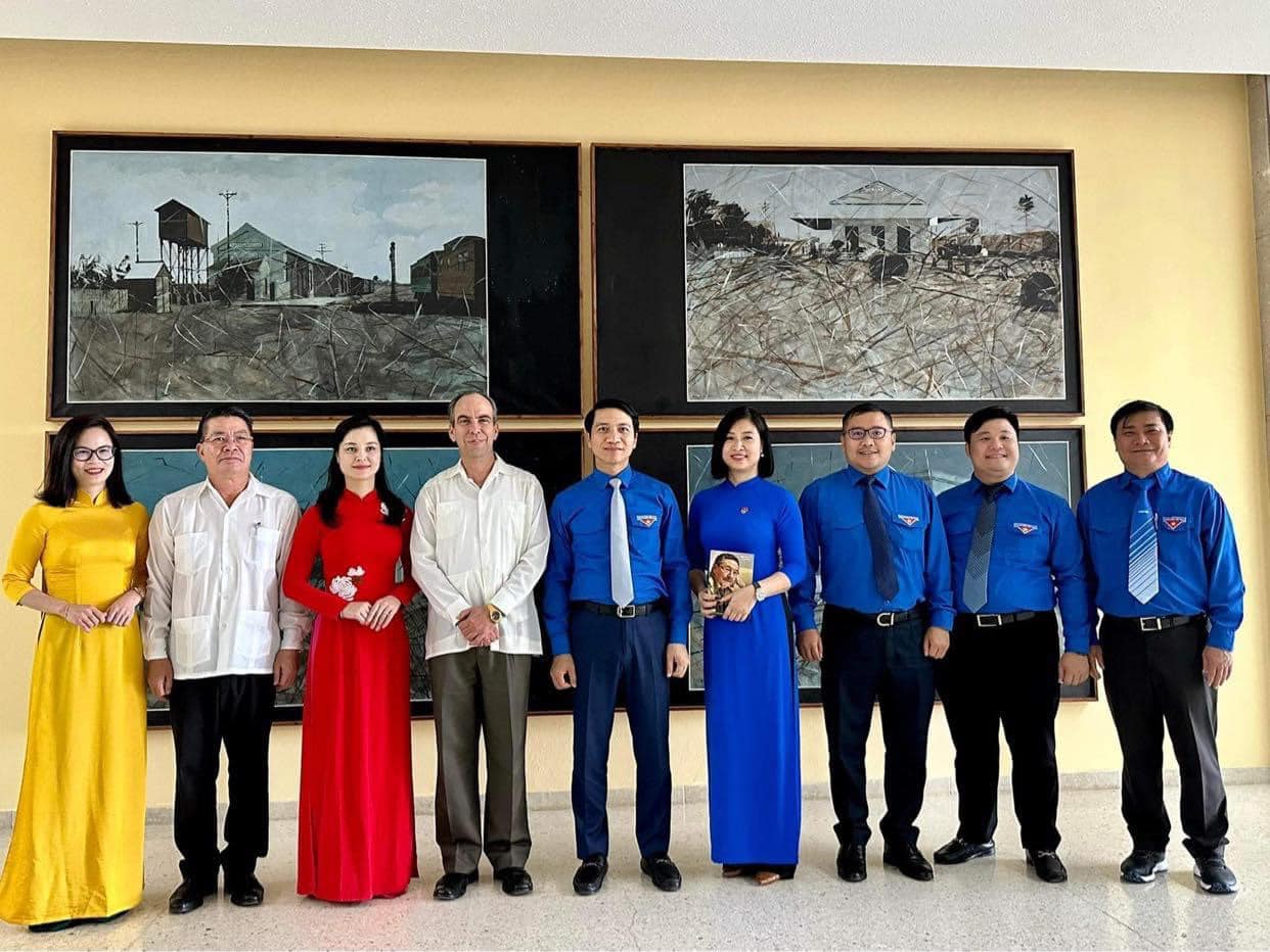 Đoàn đại biểu cấp cao thanh niên Việt Nam tiếp kiến Trưởng Ban tư tưởng Trung ương Đảng cộng sản Cuba