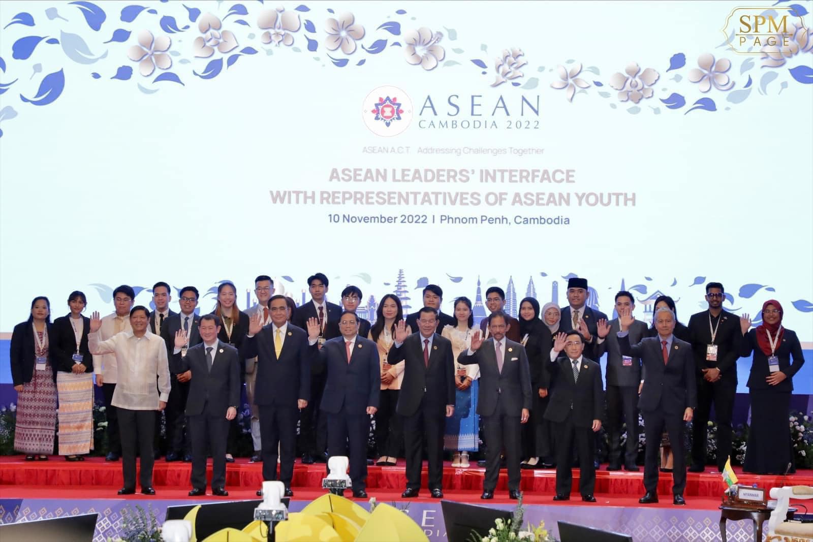 Đại diện tuổi trẻ Việt Nam tham dự lễ tiếp kiến lãnh đạo cấp cao ASEAN