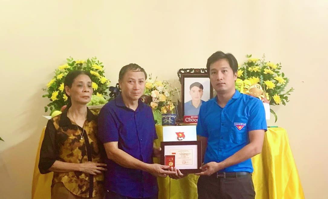 Phú Thọ: Truy tặng huy hiệu " Tuổi trẻ dũng cảm" cho đoàn viên thanh niên cứu người khỏi đuối nước