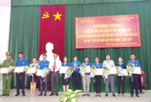 Tuyên dương các cá nhân, đảng viên trẻ tiêu biểu năm 2018