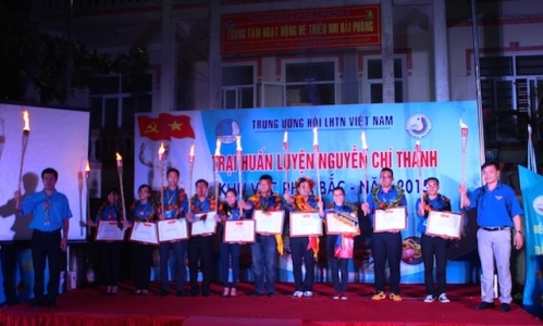 Bế mạc trại Nguyễn Chí Thanh và trao phần thưởng cho các tập thể, cá nhân đạt thành tích xuất sắc