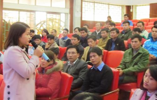 Chị Ma thị Trang – Giám đốc doanh nghiệp chăn nuôi Chí Thảo (Quảng Uyên) chia sẻ kinh nghiệm khởi nghiệp cùng thanh niên
