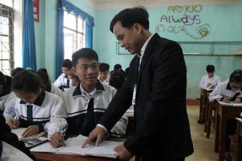 Thầy giáo chủ nhiệm Nguyễn Đắc Giáp với cậu học trò Nguyễn Quang Minh