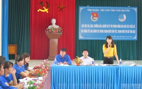 Đ/c Hà Thị Bích Hồng – PBT TT Tỉnh Đoàn phát biểu tại chương trình