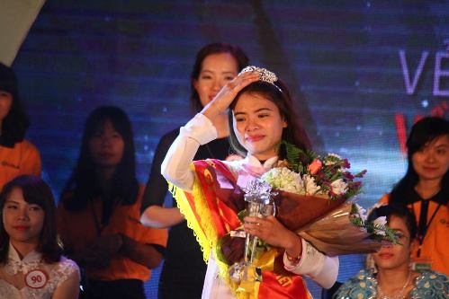 Vẻ đẹp Vầng trăng khuyết 2015 đã chính thức thuộc về cô gái người Nghệ An Nguyễn Thị Thanh Hoa