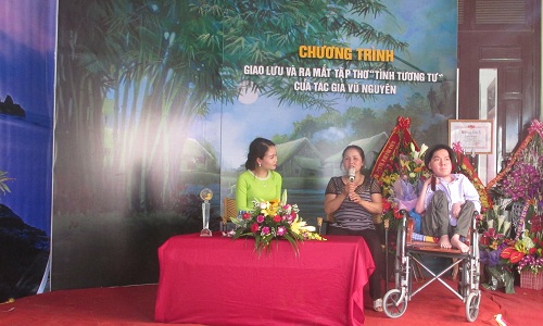 Tác giả trẻ Vũ Nguyên cùng mẹ tham gia giao lưu tại chương trình