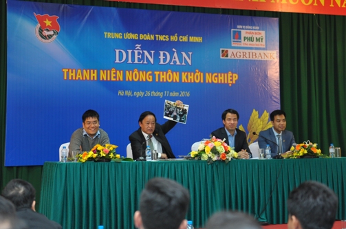 Chuyên gia nông nghiệp Nguyễn Lân Hùng trao đổi, giải đáp các thắc mắc với đại biểu