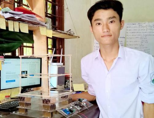Em Khánh và mô hình nhà chống động đất