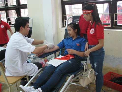 ĐVTN tích cực tham gia hiến máu tình nguyện