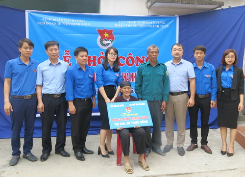 Tỉnh đoàn trao 50 triệu đồng chi phí xây dựng "Nhà nhân ái" cho cụ Dương Thị Điêu