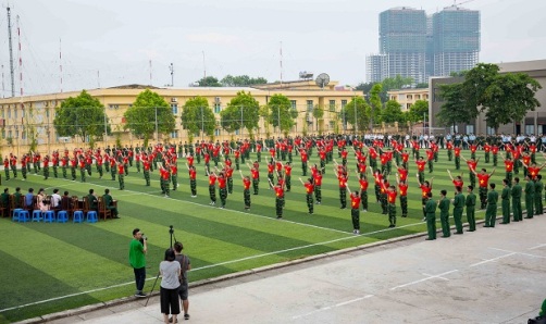  Cũng trong ngày hôm nay, Học viện Khoa học Quân sự đã tiến hành quay clip nhảy flashmob với sự tham gia của hơn 200 sinh viên.