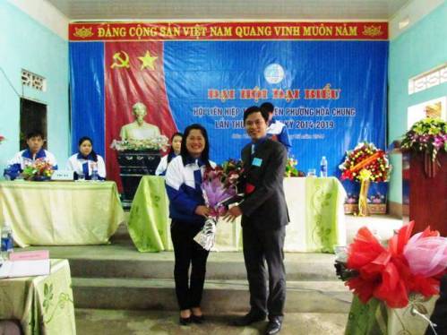 Anh Triệu Văn Thực - Chủ tịch Hội LHTN Việt Nam tỉnh chúc mừng thành công Đại hội