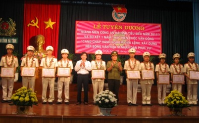 Đc Nguyễn Xuân Hùng và đ/c Trần Công Trường vinh danh 10 gương mặt TNCA tiêu biểu