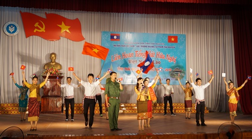 Những tiết mục văn nghệ kết hợp do các bạn sinh viên Lào – Việt Nam mang tới chương trình