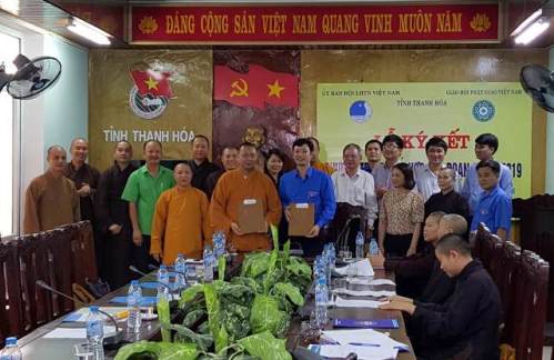 Web.ĐTN: Chiều ngày 26-9, Ủy ban Hội LHTN tỉnh và Ban trị sự Phật giáo Việt Nam tỉnh Thanh Hóa đã tổ chức ký kết chương trình phối hợp về việc tuyên truyền , giáo dục, đoàn kết, tập hợp thanh niên và tổ chức các hoạt động an sinh xã hội giai đoạn 2016-2019.