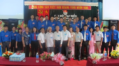 BCH khóa mới ra mắt và chụp ảnh lưu niệm với các đồng chí Lãnh đạo Tỉnh Đoàn, Huyện ủy