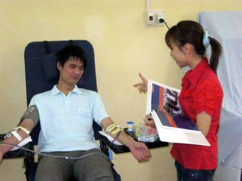 Nụ cười của chàng trai sinh viên rạng ngời khi được tham gia hiến máu cứu người