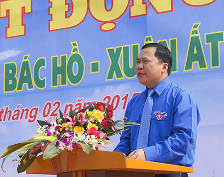 Đồng chí Nguyễn Phi Long, Bí thư Trung ương Đoàn, Chủ tịch Hội LHTN Việt Nam phát biểu tại lễ phát động