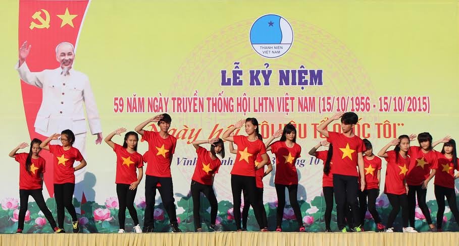  Tiết mục văn nghệ chào mừng của nhóm TCM  huyện Đoàn Vĩnh Thạnh.