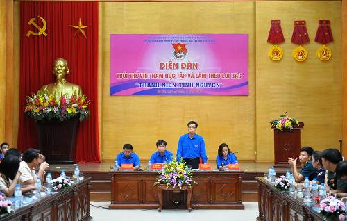 Đồng chí Nguyễn Minh Thơ - Trưởng Ban Thanh niên xung phong T.Ư Đoàn phát biểu khai mạc diễn đàn