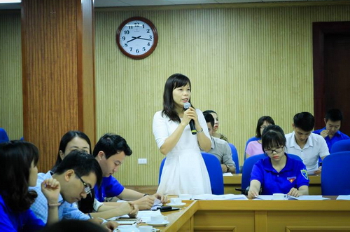 Chị Trần Thị Tuyến - Cố vấn Đoàn trường THPT Chu Văn An (Hà Nội) chia sẻ về kết quả triển khai phong trào "Khi tôi 18" tại trường THPT Chu Văn An