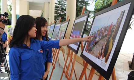 Triển lãm ảnh Tuổi trẻ vì biển đảo quê hương trưng bày 60 tác phẩm về Trường Sa