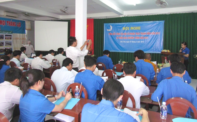Hội nghị tổng kết công tác Hội và phong trào thanh niên năm 2012 và triển khai chương trình công tác năm 2013.