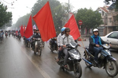 Đoàn viên thanh niên Thái Nguyên ra quân diễu hành tuyên truyền hưởng ứng Tháng Thanh niên và Năm ATGT 2012