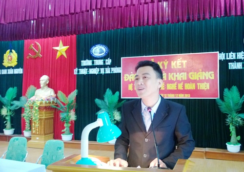 Đồng chí Trần Quang Tường- Bí thư Thành đoàn, Chủ tịch Hội LHTN Việt Nam thành phố phát biểu tại lễ ký kết