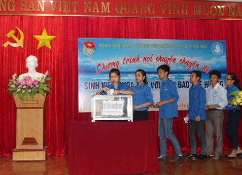 Cán bộ, giảng viên, sinh viên Trường Đại học Khoa học Thái Nguyên đã tổ chức quyên góp Quỹ tấm lòng yêu nước ủng hộ biển đảo quê hương với số tiền gần 7 triệu đồng.