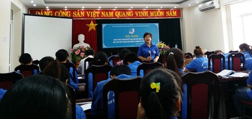  Đ/c Nguyễn Thị Thu Vân - Phó Chủ tịch Trung ương Hội Liên hiệp Thanh niên Việt Nam phổ biến nội dung Nghị quyết 