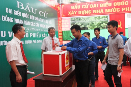  ĐVTN thành phố Thanh Hóa tham gia bỏ phiếu bầu cử