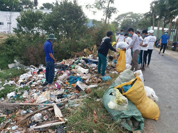 ĐVTN tham gia lao động vệ sinh môi trường