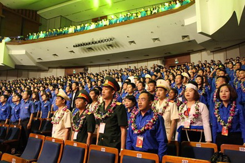 Lễ chào cờ nghiêm trang trong buổi Kỷ niệm 86 năm ngày thành lập Đoàn. Ảnh: Giang Thanh. 