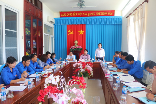 Đc Phạm Thị Thùy Dung - Bí thư Tỉnh đoàn phát biểu về công tác triển khai Nghị quyết 25