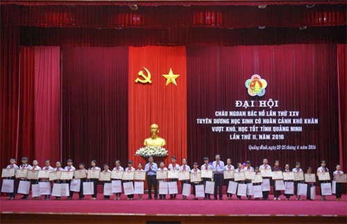 Tuyên dương 175 đại biểu cháu ngoan Bác Hồ và học sinh nghèo vượt khó học tốt tỉnh Quảng Ninh