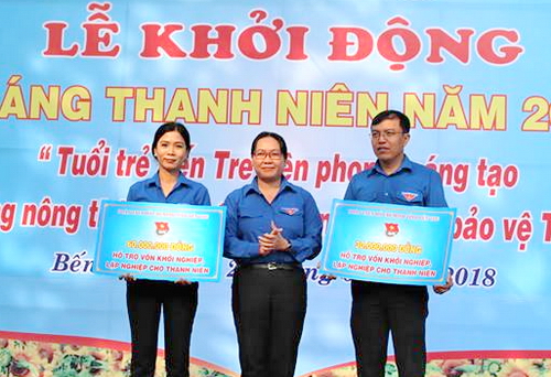 Trao vốn khởi nghiệp và lập nghiệp cho đoàn viên, thanh niên 02 đơn vị huyện Thạnh Phú và Thành phố Bến Tre