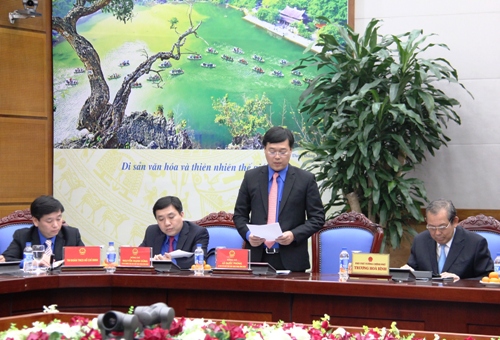 Bí thư thứ nhất Trung ương Đoàn Lê Quốc Phong báo cáo Kết quả thực hiện Nghị quyết liên tịch số 01 và Kết luận của Thủ tướng Chính phủ tại phiên làm việc với Trung ương Đoàn năm 2015
