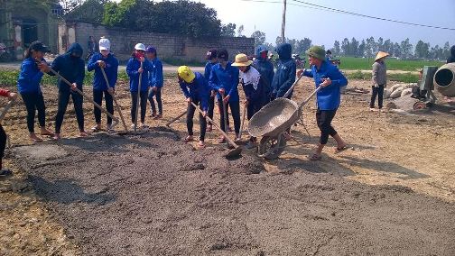 Xây dựng sân bóng chuyền vùng giáo tại Quỳnh Lưu.