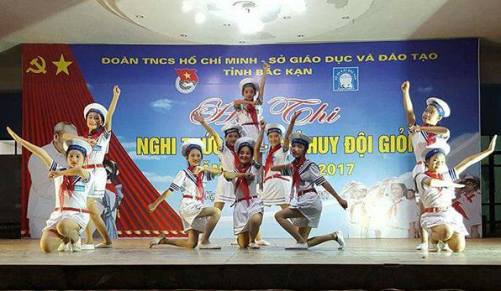 Phần thi nhảy dân vũ “Cháu hát về đảo xã” đơn vị huyện Bạch Thông
