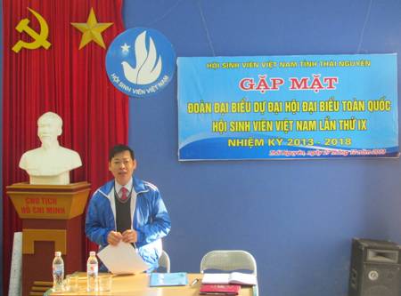 Đồng chí Lê Ngọc Linh - Ủy viên BTK Hội Sinh viên Việt Nam, Chủ tịch Hội Sinh viên tỉnh phát biểu tại buổi gặp mặt