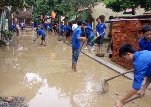 ĐVTN dọn dẹp vẹ sinh môi trường tại huyện Thọ Xuân