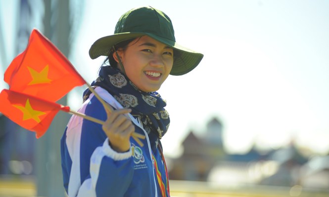 Á hậu Việt Nam Ngô Thanh Thanh Tú duyên dáng với chiếc mũ tai bèo tham gia đoàn diễu hành