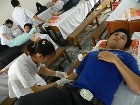 ĐVTN tham gia hiến máu tại lễ phát động Tháng Thanh niên 