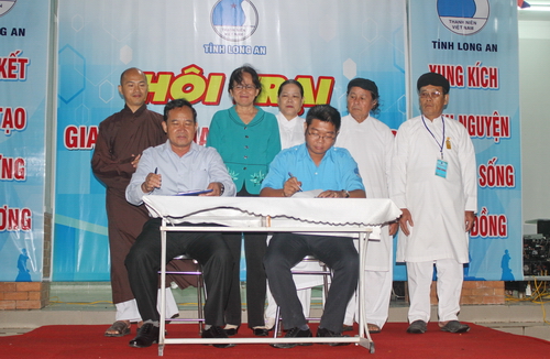 Ban Thường vụ Tỉnh đoàn Long An đã ký chương trình phối hợp với Ban Tôn giáo tỉnh
