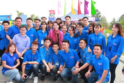 Chủ tịch Quốc Hội Nguyễn Thị Kim Ngân giao lưu với tuổi trẻ Đoàn Khối các cơ quan Trung ương