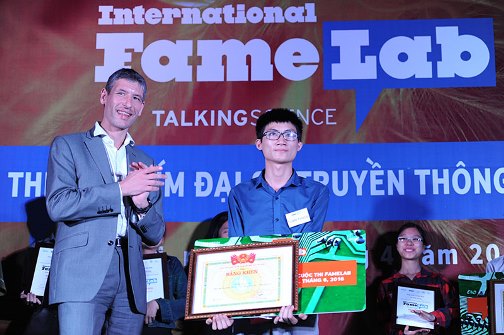 Phạm Tuấn Thạch giành chiến thắng FameLab VN 2016