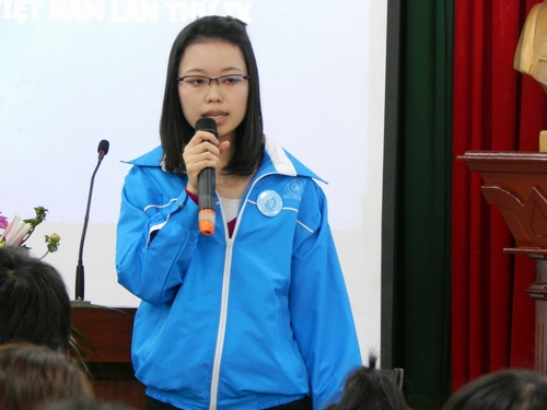 Đại biểu Lê Minh Ngọc - đại diện sinh viên Việt Nam ở nước ngoài tham gia thảo luận