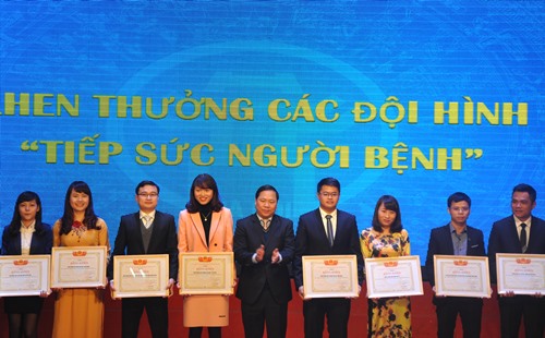 Dịp này, Trung ương Hội LHTN Việt Nam cũng trao tặng cho 14 tập thể vả 31 cá nhân đã có thành tích xuất sắc tham gia đội hình tiếp sức người bệnh tại các bệnh viện trên địa bàn Thành phố.