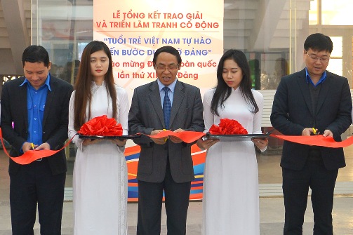 Khai mạc triển lãm tranh "Tuổi trẻ Việt Nam tự hào tiến bước dưới cờ Đảng" tại trường ĐH Mỹ thuật Công nghiệp Hà Nội